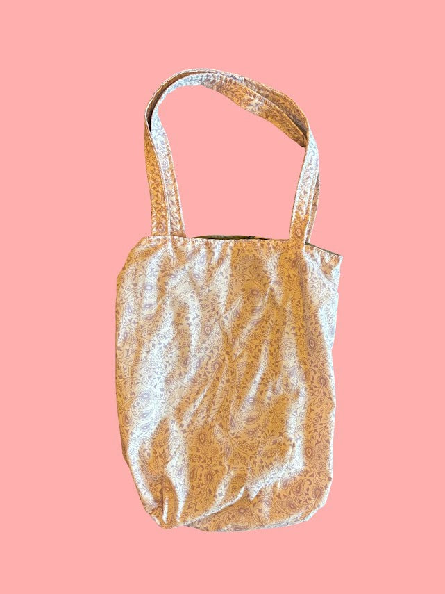 Born to Roam Tote (Medium)