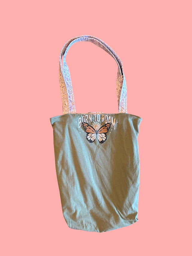 Born to Roam Tote (Medium)
